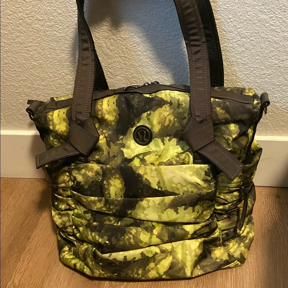 Excellent Condition Limited Edition Lululemon Green Camo Bag